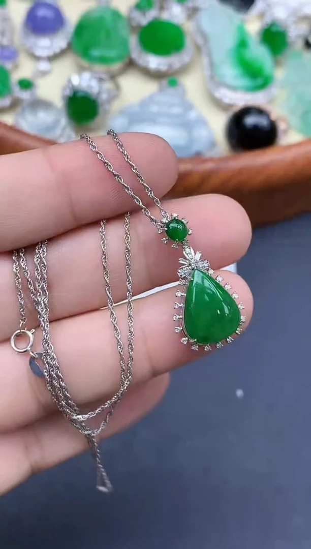 颈饰18K金镶嵌翡翠168-中国好珍宝