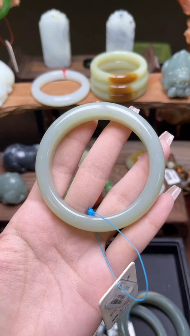 和田玉手镯未镶嵌且末青白 57圈 30123