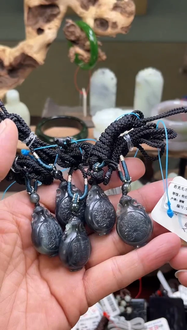 【闪购商品】和田玉吊坠未镶嵌毛毛矿青花 花瓶 多样性发一