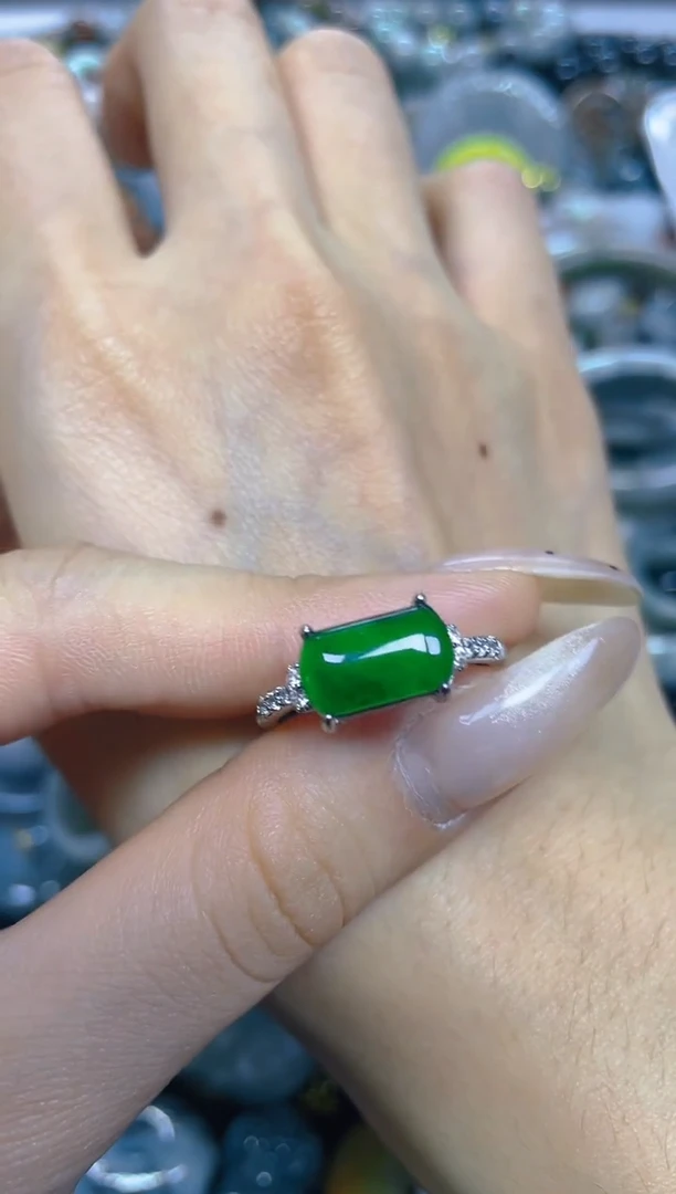 颈饰未镶嵌翡翠/ Q /翡翠A货，一件也是批发价