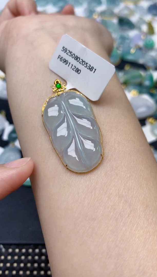 颈饰18K金镶嵌翡翠天然缅甸A货翡翠