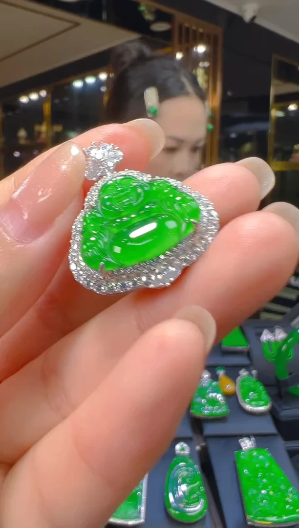 吊坠(赠链)银S925镶嵌翡翠044（多样性发其一）