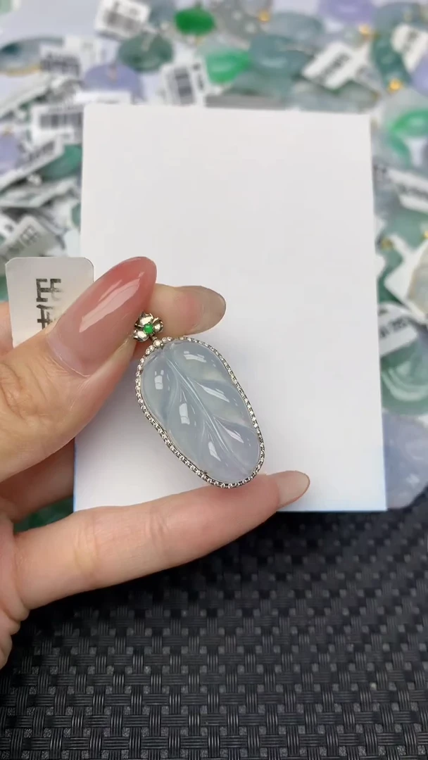 翡翠18K金镶嵌颈饰天然翡翠a货