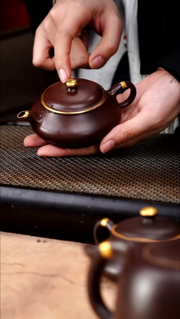 茶壶紫砂四号井茄皮紫泥描金薄胎明炉150cc