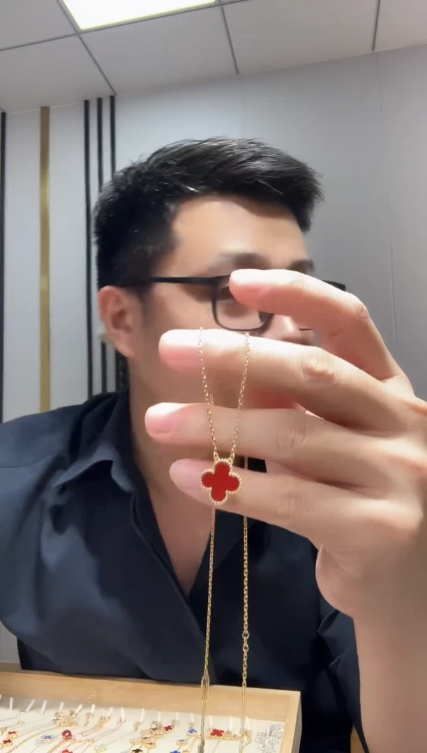 18K金镶嵌套链玛瑙/玉髓 红色k黄，四叶草套链