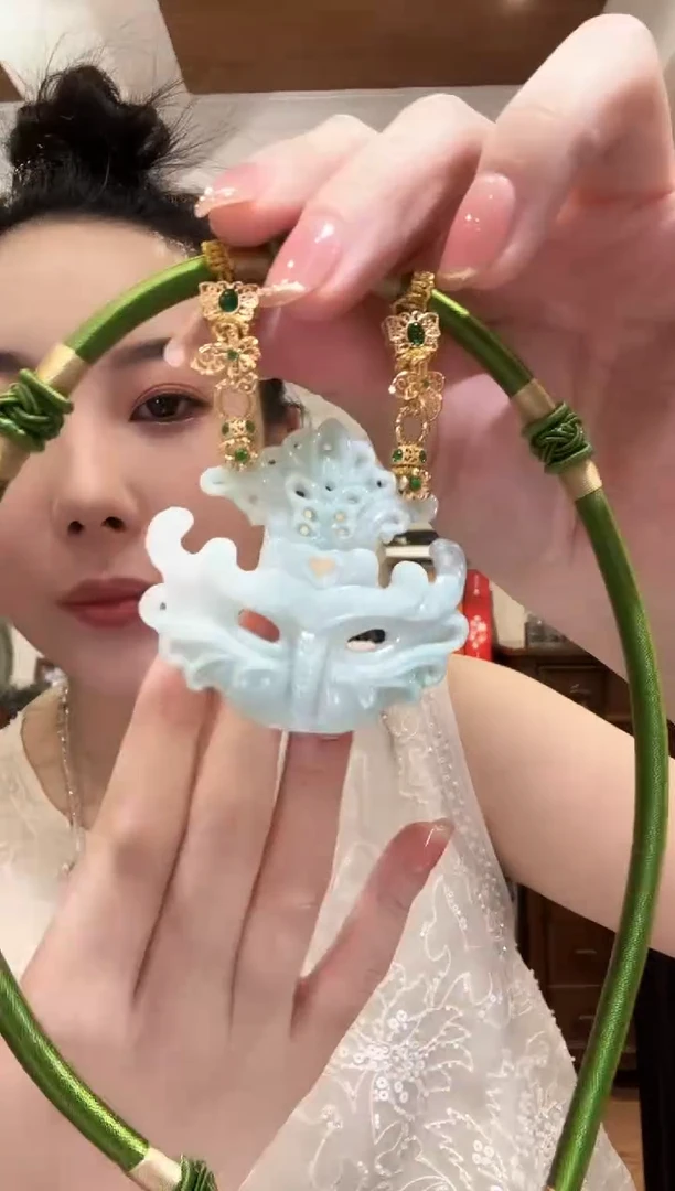 翡翠未镶嵌颈饰国风