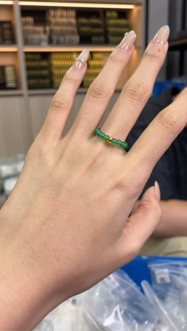 翡翠戒指未镶嵌多样性发一件