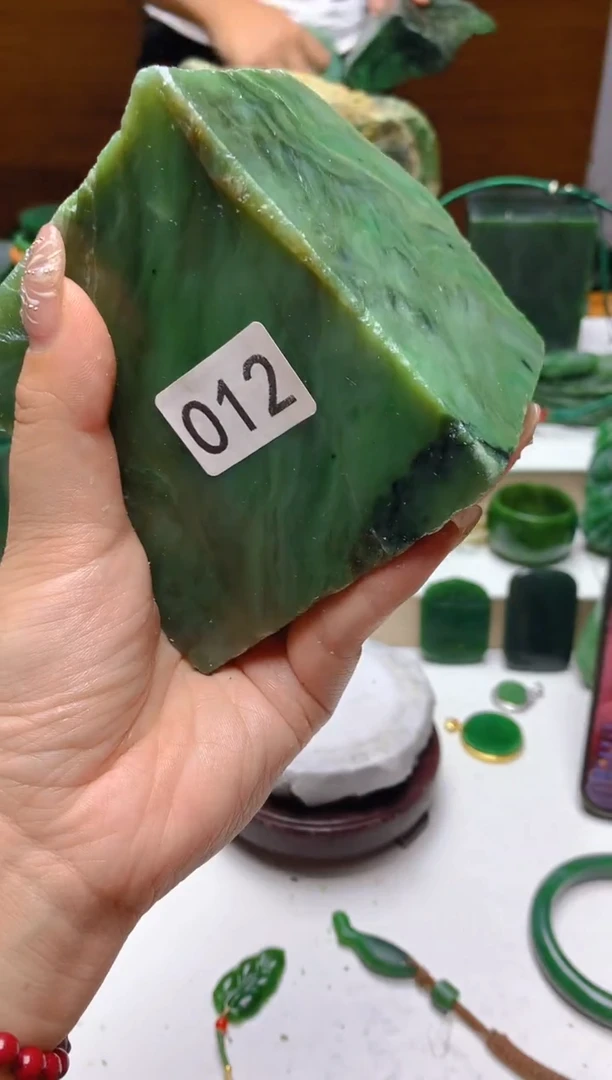 未镶嵌和田玉（碧玉）珠宝半成品1