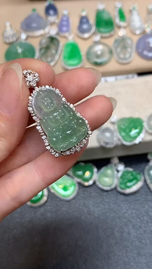 颈饰18K金镶嵌翡翠观音【无服务费