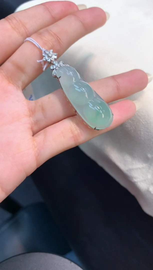 颈饰18K金镶嵌翡翠1