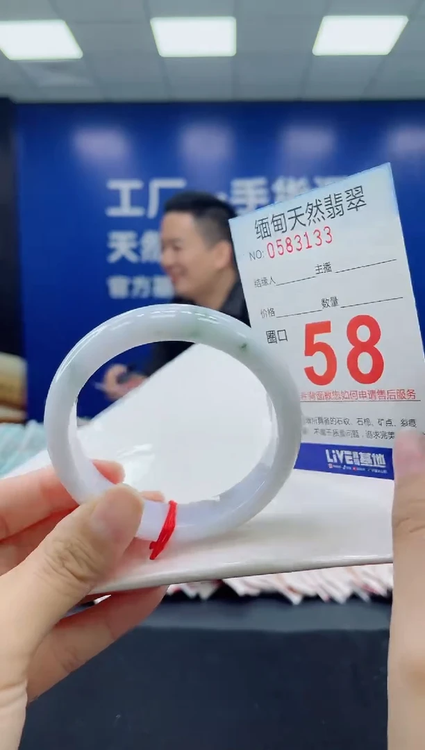 未镶嵌手镯翡翠天然翡翠手镯