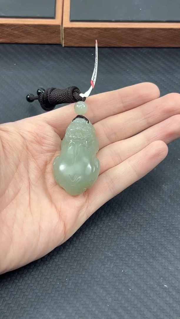 和田玉未镶嵌吊坠(赠链)且末微色差近矿吊坠