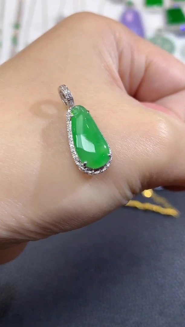 吊坠(不含链)18K金镶嵌翡翠A17