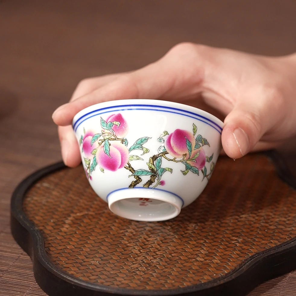 珐琅彩寿桃瓷杯口径8高5容量100cc