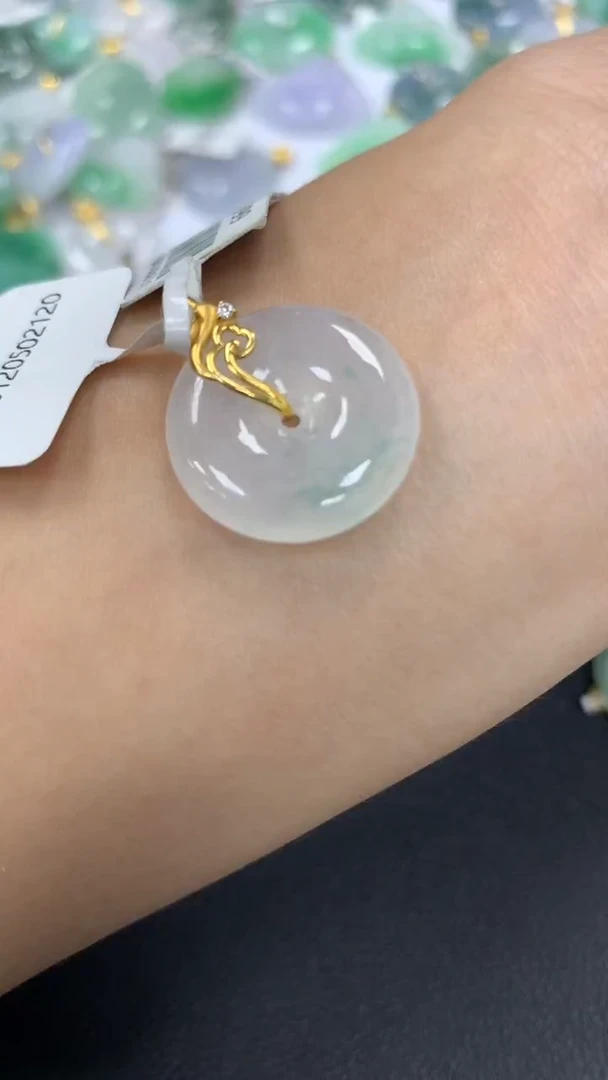 颈饰18K金镶嵌翡翠a货假一赔三支持复检百元上9元证书费自理