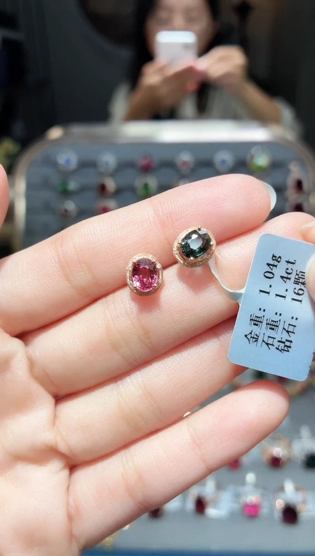 18K金镶嵌耳饰碧玺@?1.4配钻