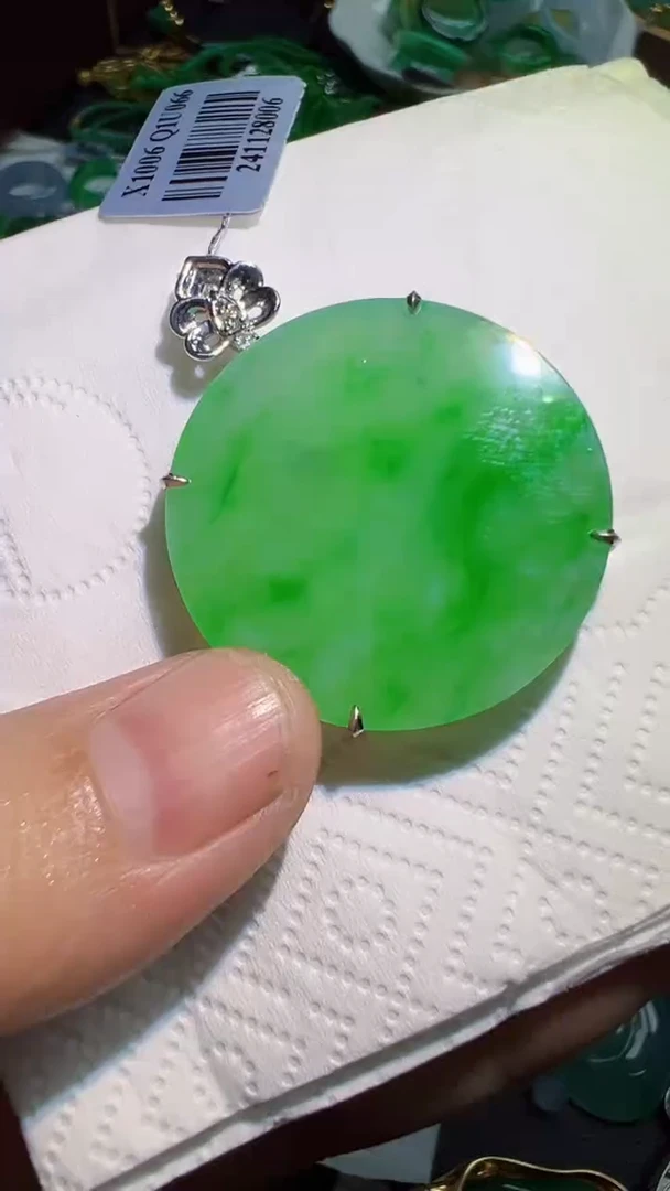 颈饰18K金镶嵌翡翠潇***…圆牌