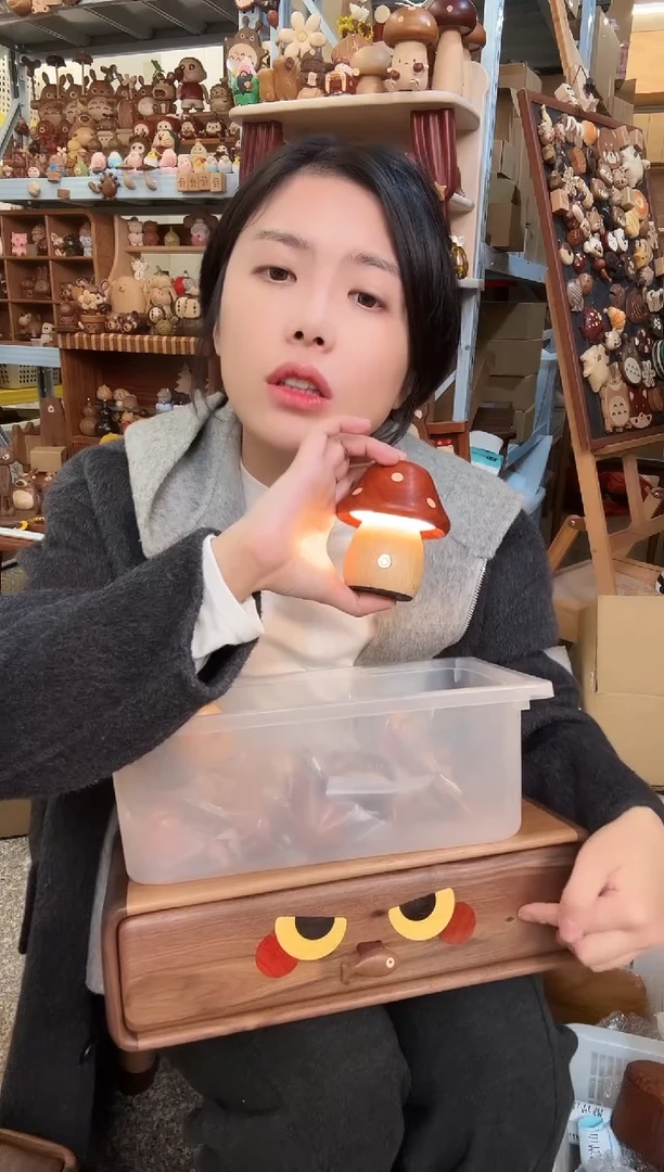 木微瑕小红尖头红蘑菇灯