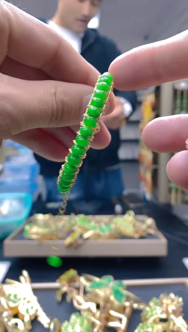 【闪购商品】翡翠耳饰合金85翡翠手镯