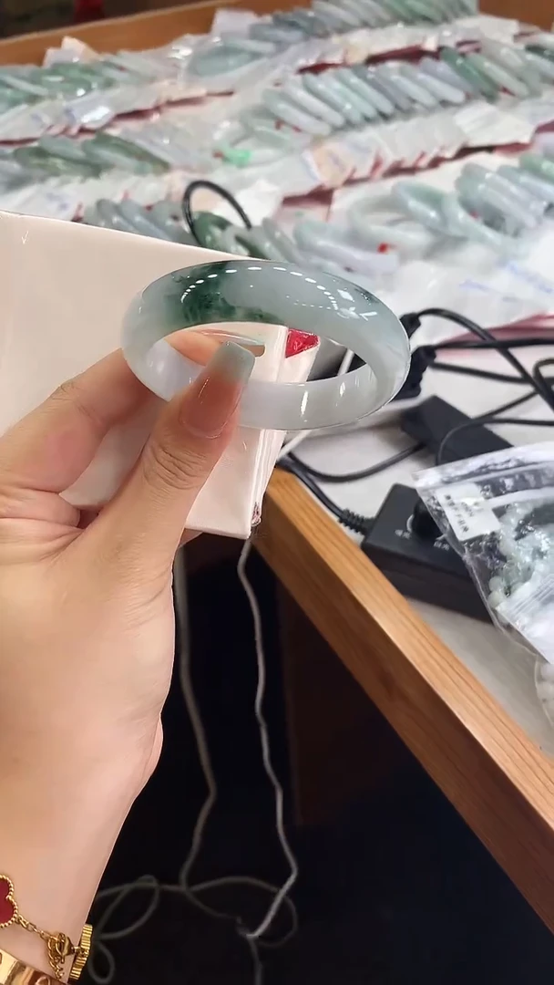 翡翠手镯未镶嵌555657 正圈 16