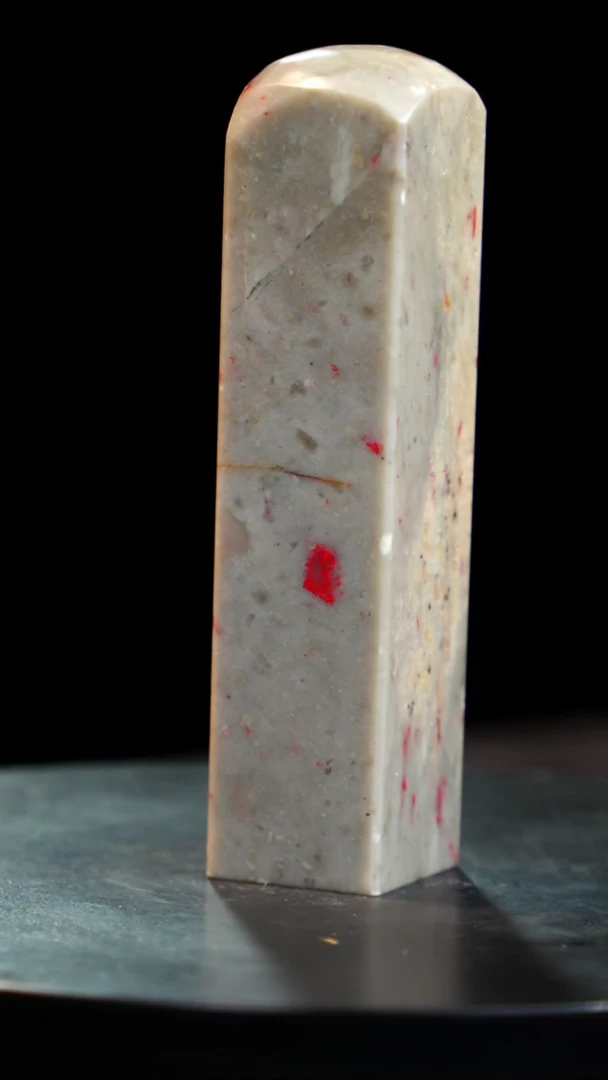 昌化石牛角梅花鸡血石