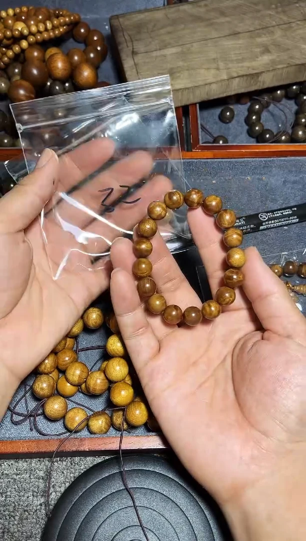 金丝楠手串/手链1.2药香老料带花款32