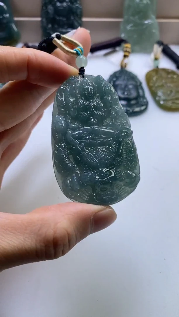 颈饰未镶嵌翡翠
