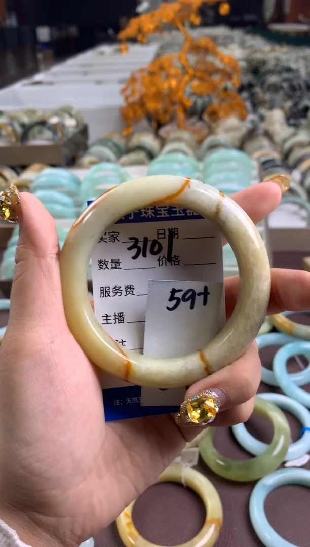 【闪购商品】蛇纹石玉手镯未镶嵌3101