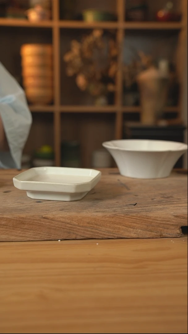 白色系列的6英寸高脚四方碟1个