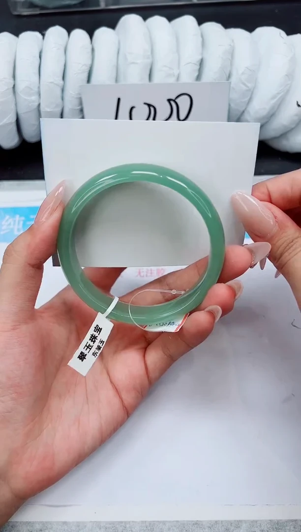 未镶嵌手镯石英质玉D61-63.5