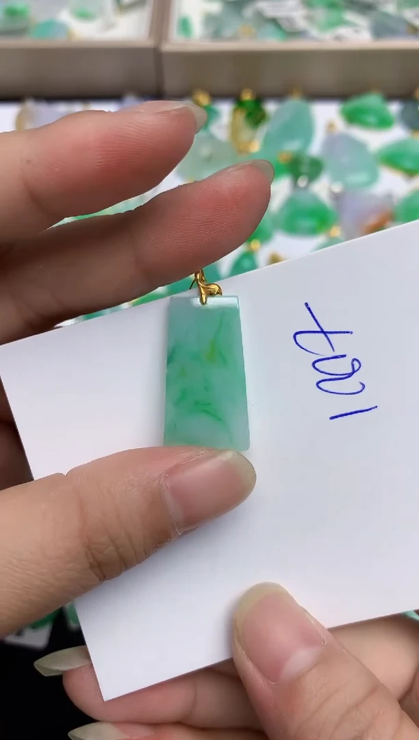 翡翠18K金镶嵌颈饰11111111