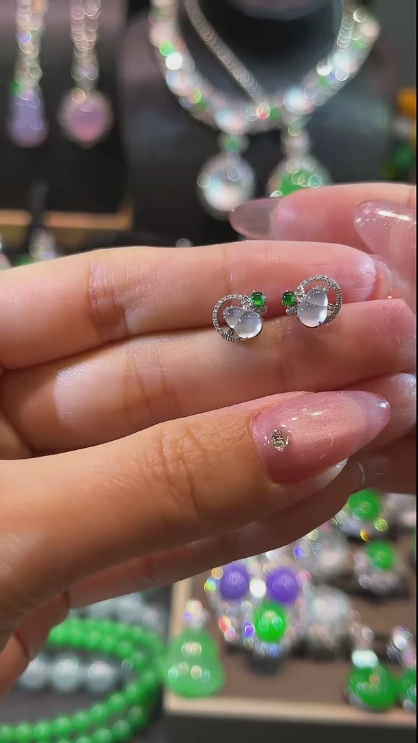 翡翠18K金镶嵌耳饰耳钉