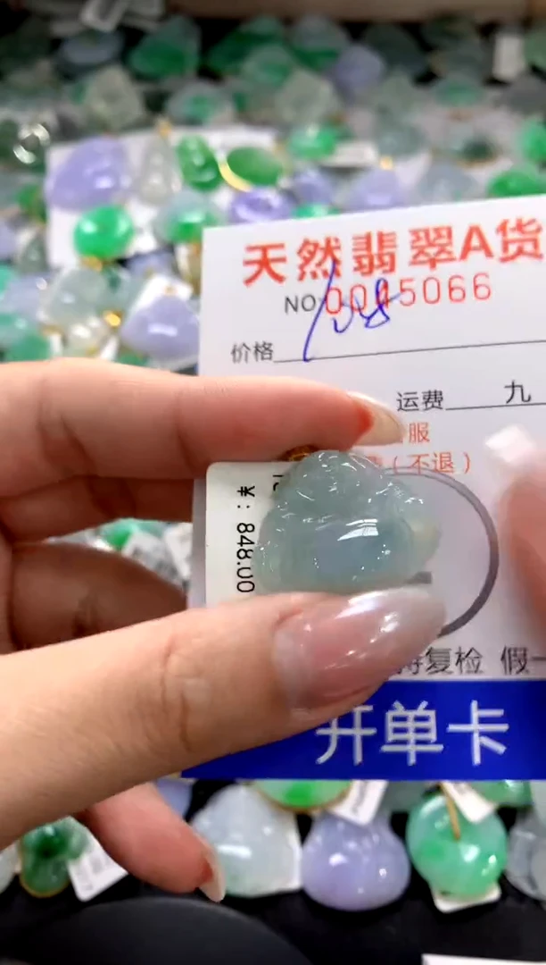 颈饰18K金镶嵌翡翠1111111111111111