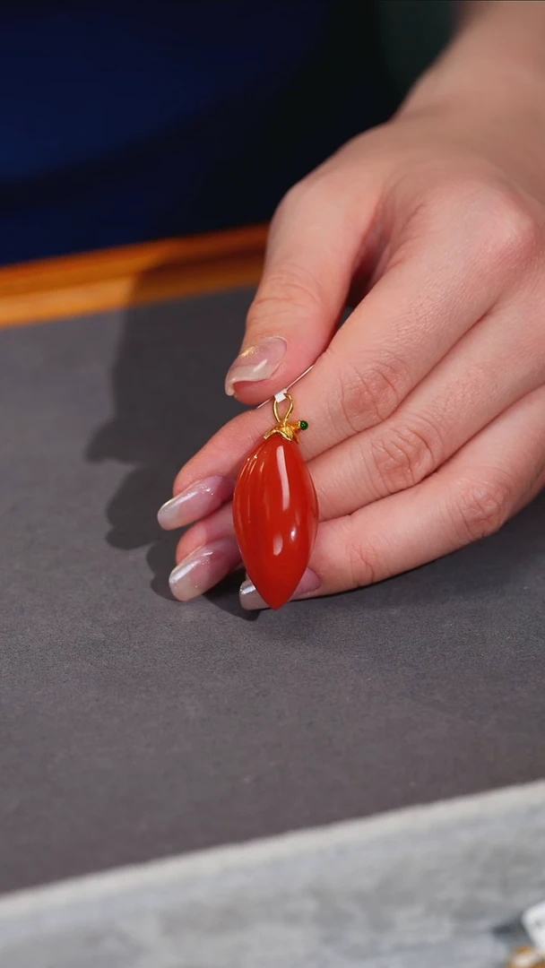 吊坠(不含链)18K金镶嵌南红玛瑙原矿D11