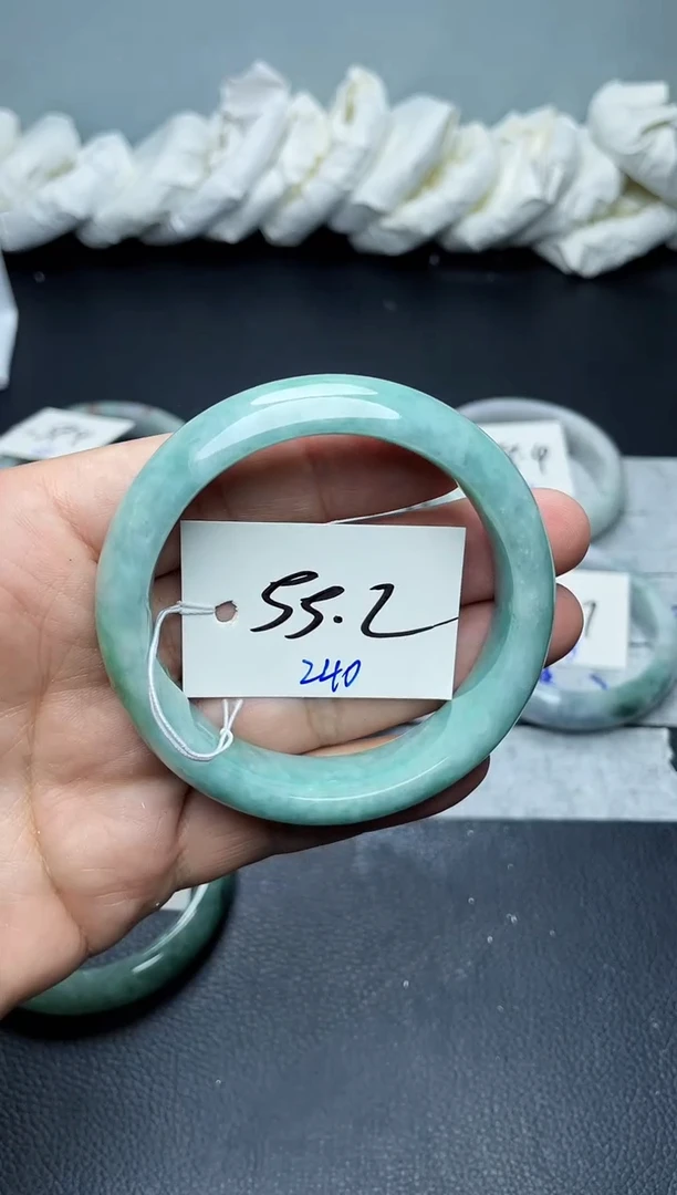 未镶嵌手镯翡翠240