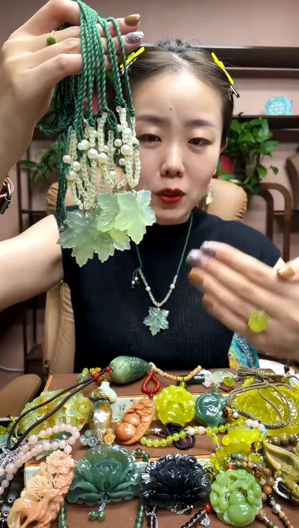 未镶嵌岫玉颈饰多样性发货发其中之一