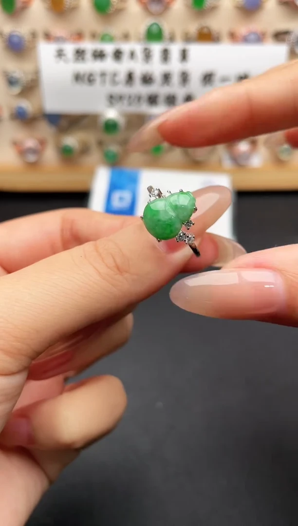 银S925镶嵌戒指翡翠一物一证一礼盒