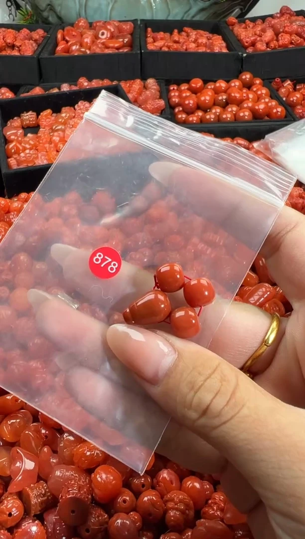 颈饰未镶嵌南红玛瑙1