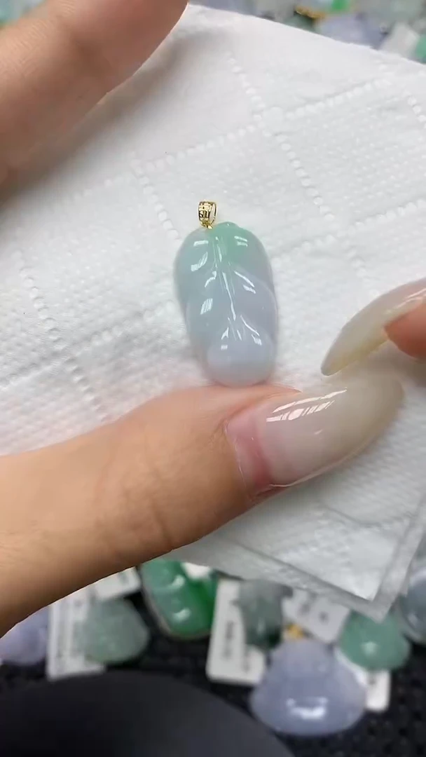 颈饰18K金镶嵌翡翠11111111111