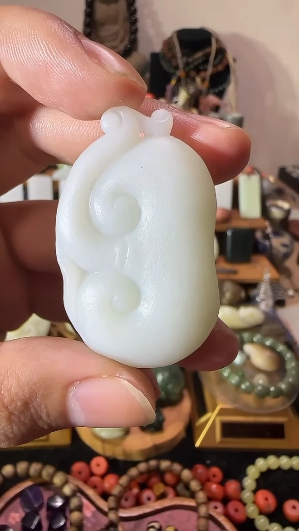 和田玉未镶嵌颈饰如意