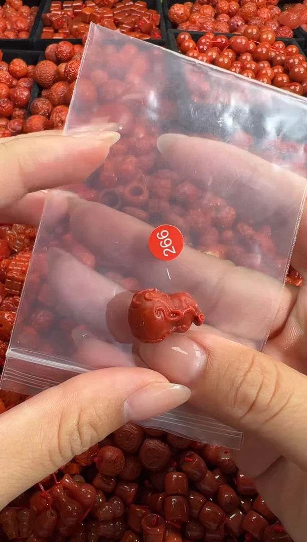 南红玛瑙未镶嵌颈饰1