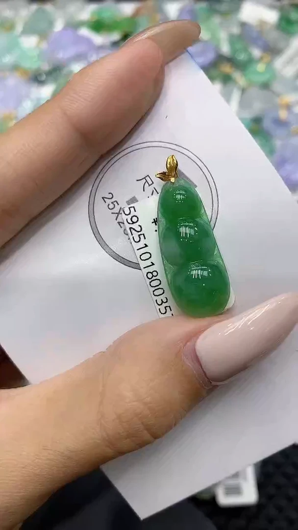 颈饰18K金镶嵌翡翠111111111111