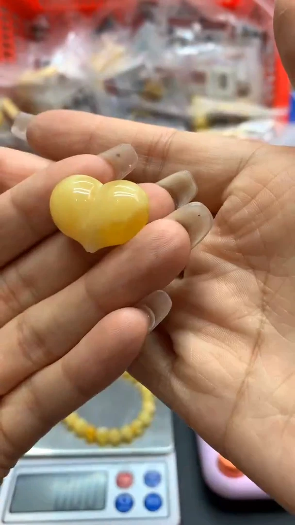 未镶嵌琥珀珠宝奇石499