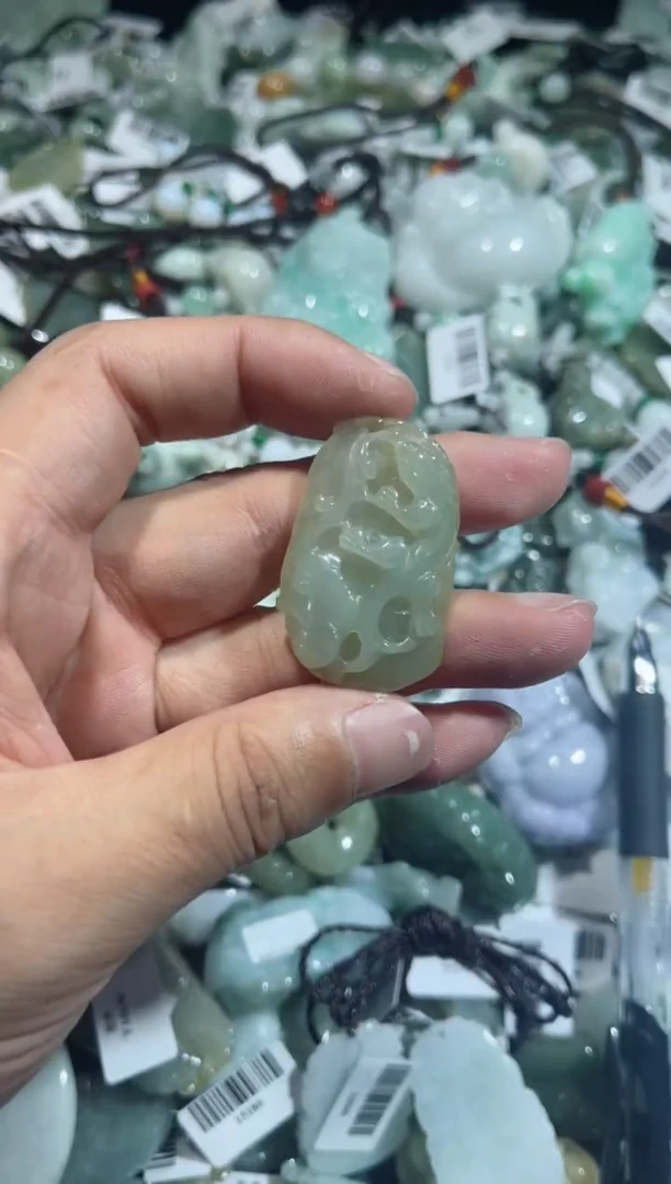 【闪购商品】翡翠颈饰未镶嵌00014622