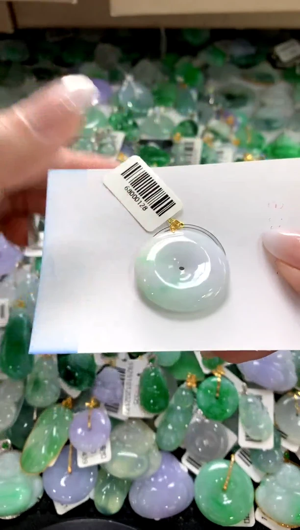 颈饰18K金镶嵌翡翠1111111111111111