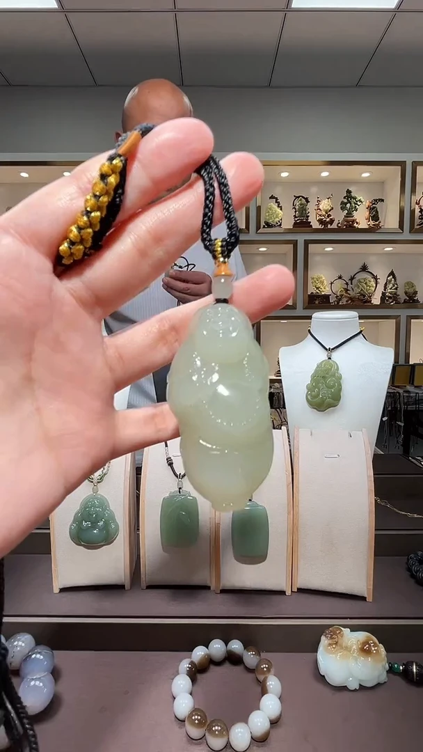 和田玉未镶嵌颈饰苏