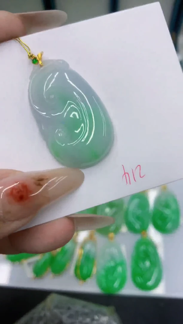 颈饰18K金镶嵌翡翠111111