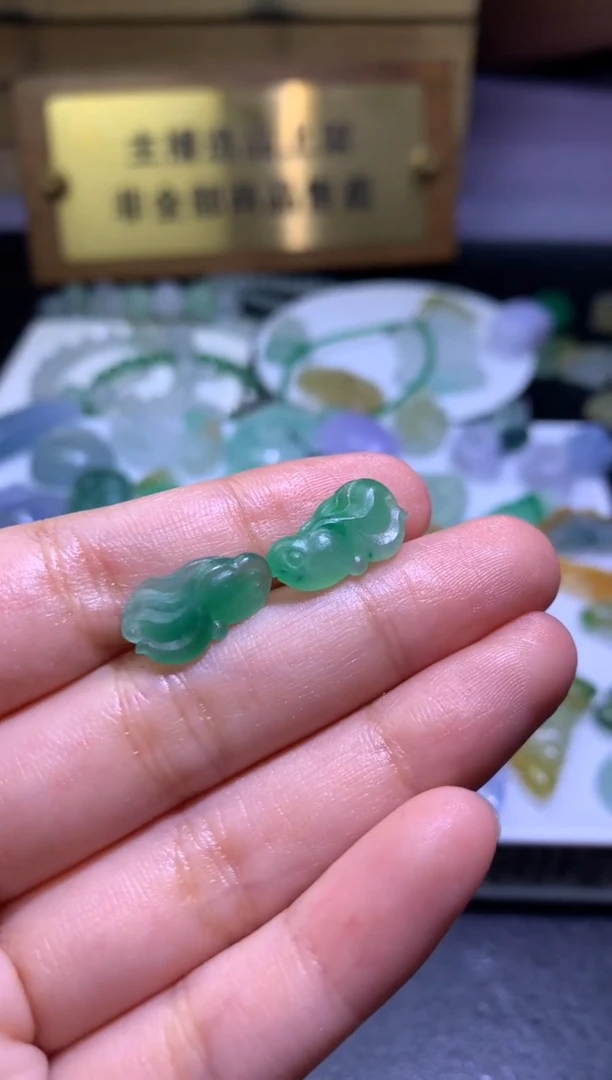 未镶嵌定制翡翠毛货