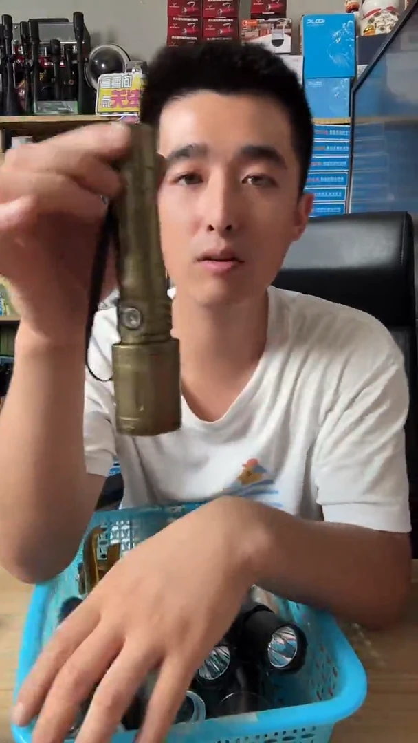 咖色手电调焦坏处理无电池