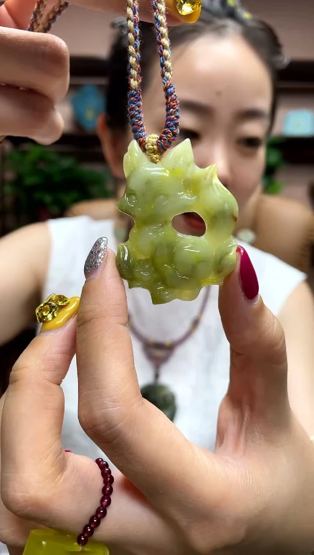 岫玉未镶嵌吊坠·